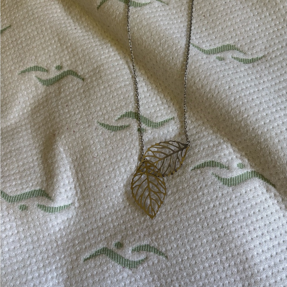 Silver Leaf Pendant Necklace